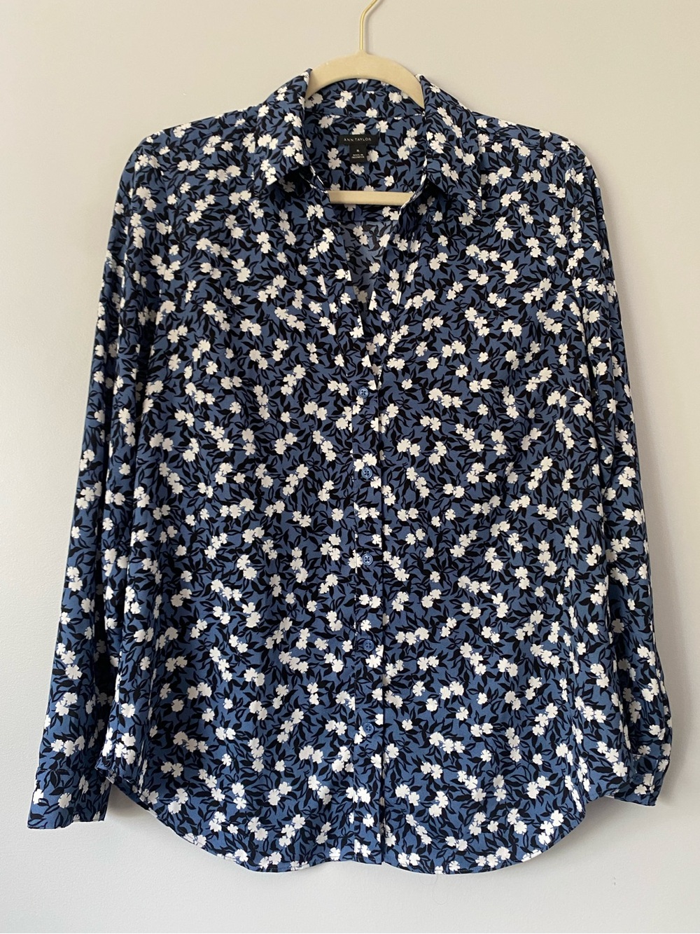 Ann Taylor Blue Floral Button Front Blouse Long Sleeve M